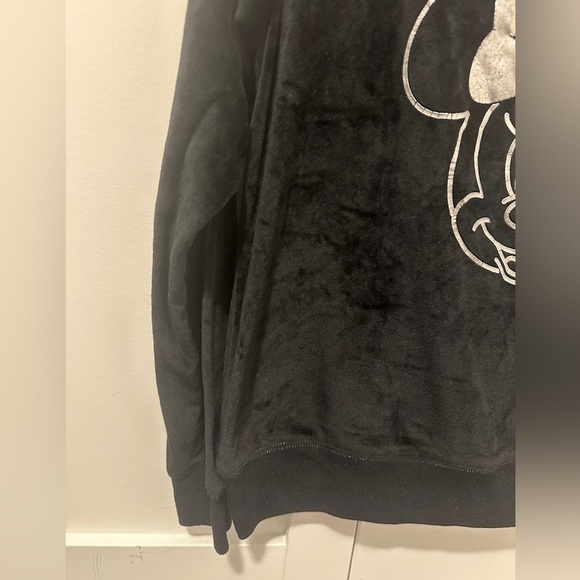 Disney Black Silver Mickey Mouse Velour Crewneck Sweater Size Large Women’s - Picture 3 of 7